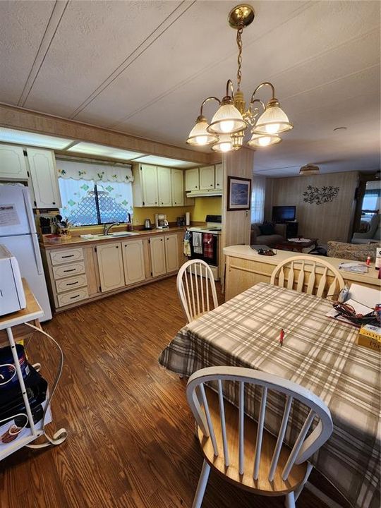 На продажу: $124,000 (2 спален, 2 ванн, 868 Квадратных фут)