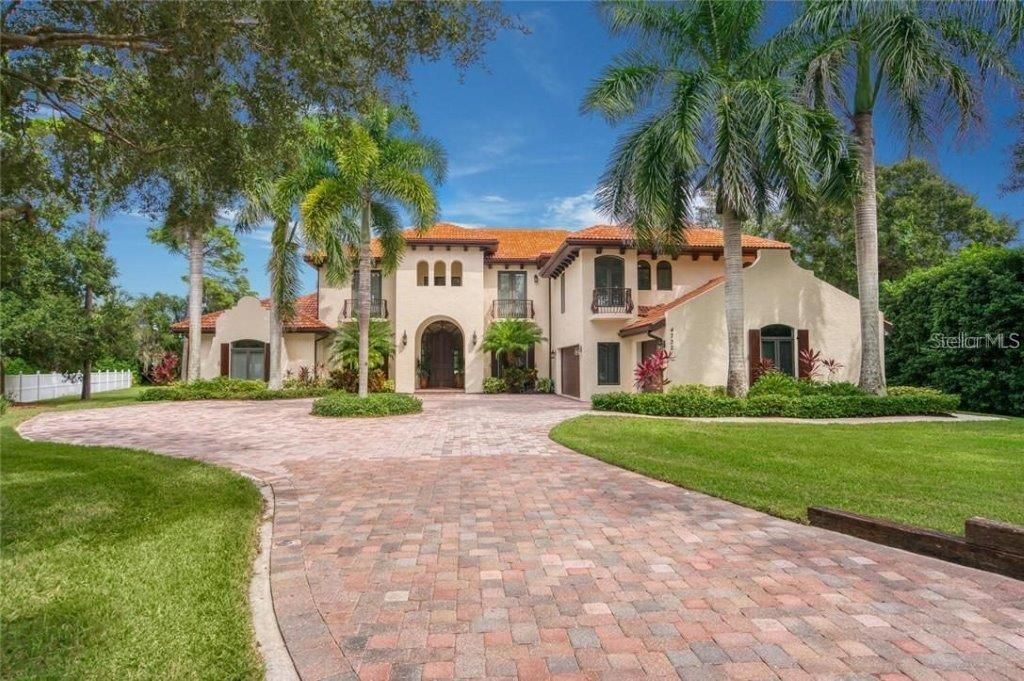 Recently Sold: $1,900,000 (5 beds, 5 baths, 5737 Square Feet)