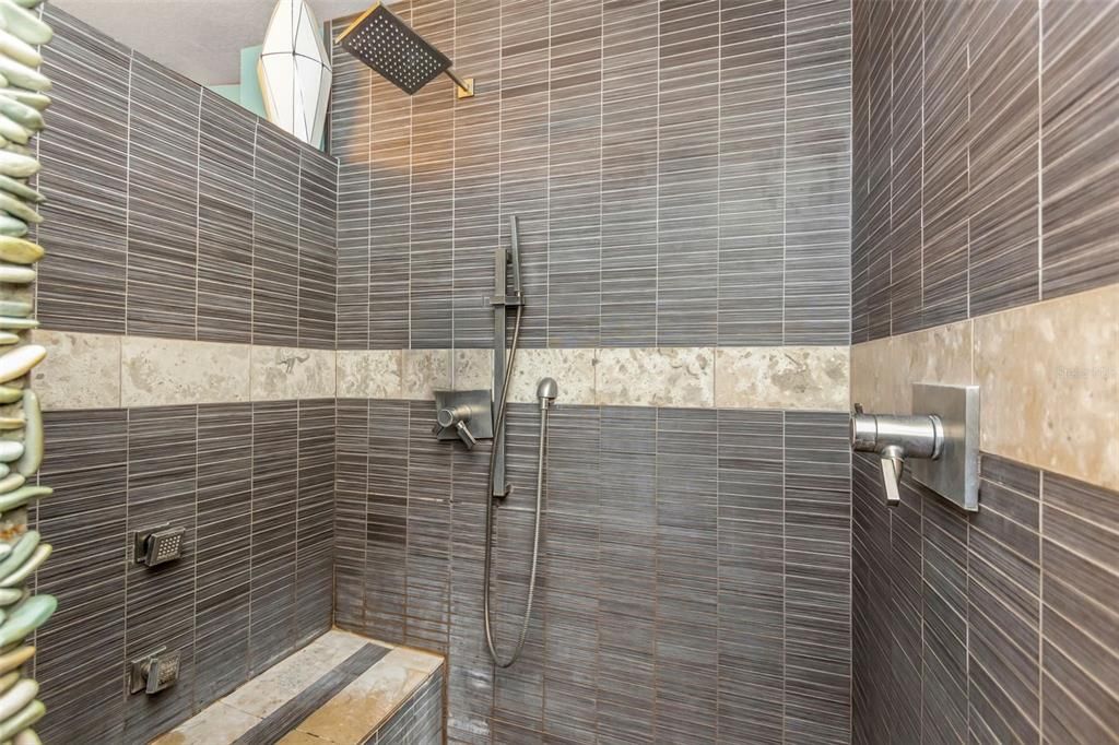 Activo con contrato: $900,000 (3 camas, 2 baños, 2007 Pies cuadrados)