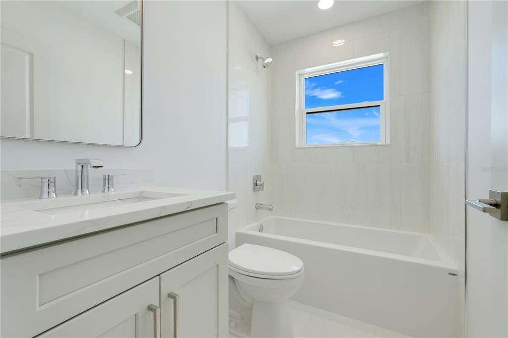 En Venta: $849,000 (4 camas, 3 baños, 2150 Pies cuadrados)