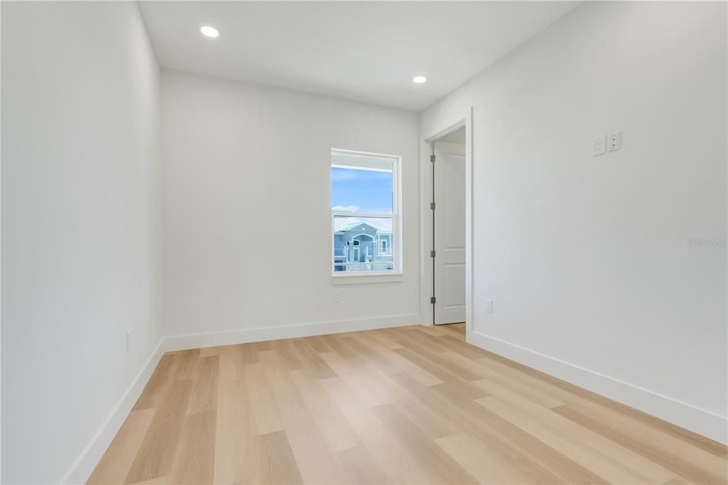 En Venta: $849,000 (4 camas, 3 baños, 2150 Pies cuadrados)