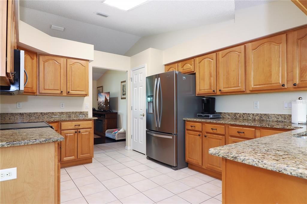 合同活跃: $344,900 (3 贝兹, 2 浴室, 1920 平方英尺)