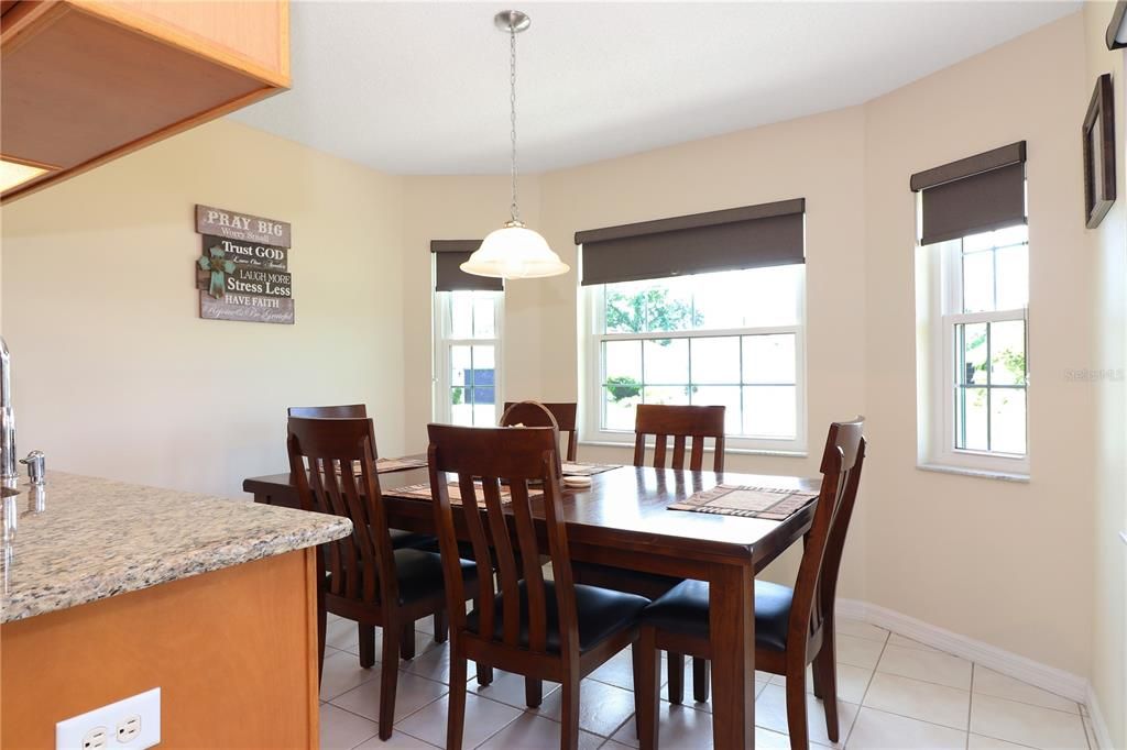 合同活跃: $344,900 (3 贝兹, 2 浴室, 1920 平方英尺)