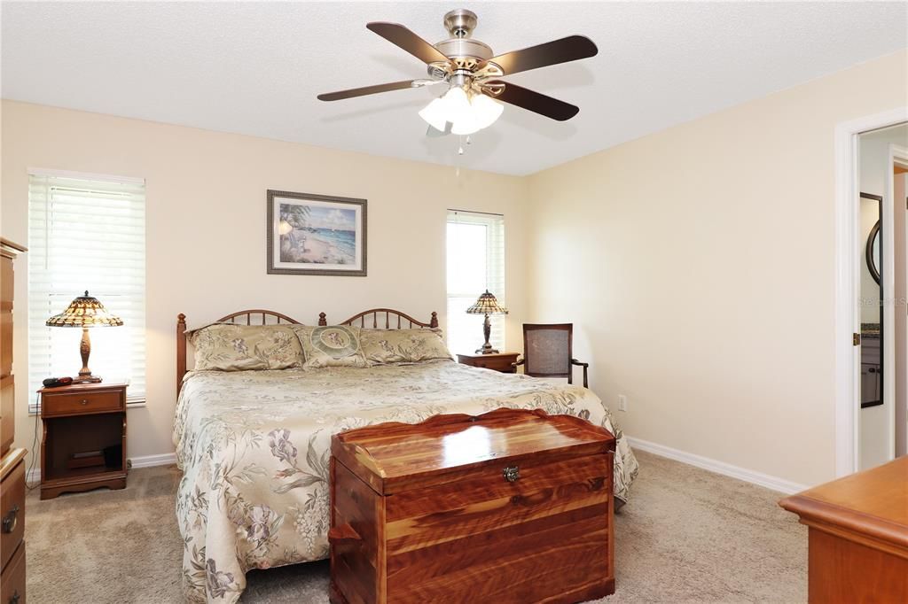 合同活跃: $344,900 (3 贝兹, 2 浴室, 1920 平方英尺)