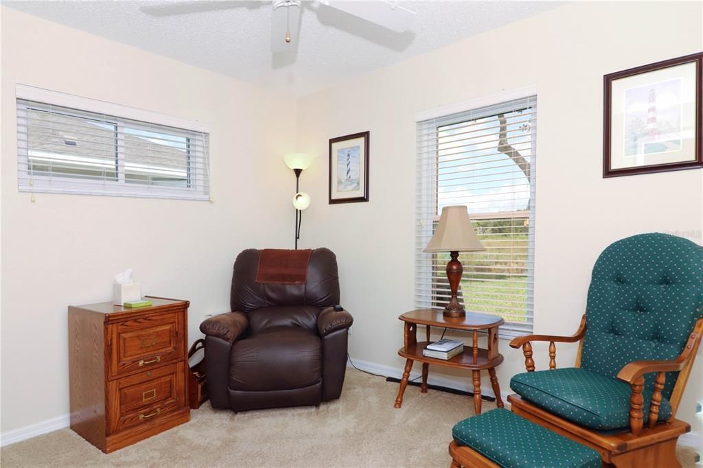 合同活跃: $344,900 (3 贝兹, 2 浴室, 1920 平方英尺)