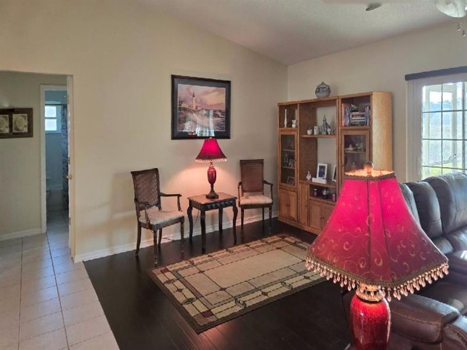 合同活跃: $344,900 (3 贝兹, 2 浴室, 1920 平方英尺)