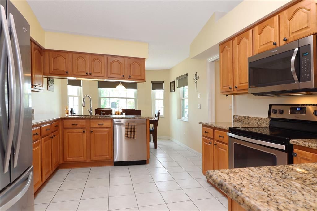 合同活跃: $344,900 (3 贝兹, 2 浴室, 1920 平方英尺)