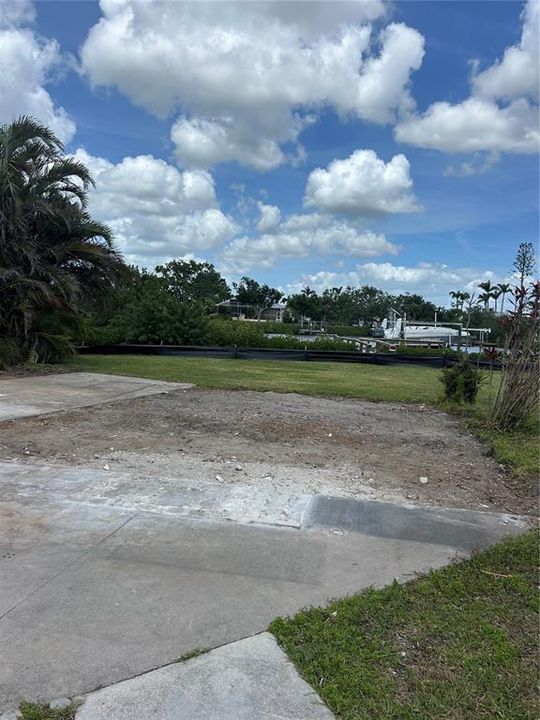 En Venta: $450,000 (0.20 acres)