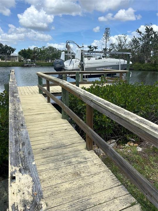 En Venta: $450,000 (0.20 acres)