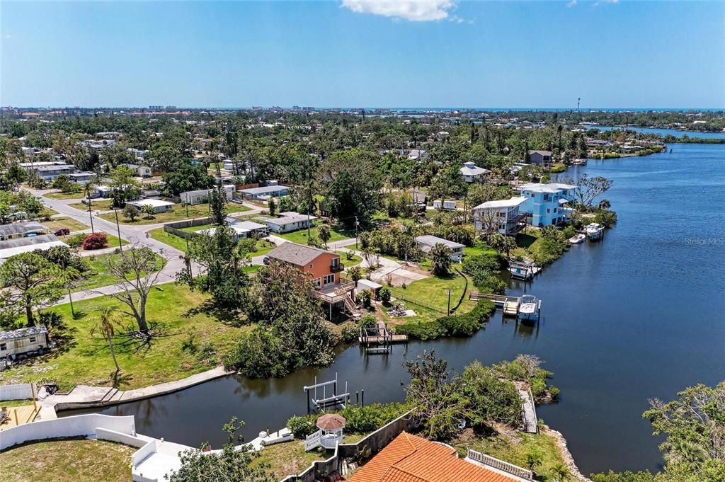 En Venta: $450,000 (0.20 acres)