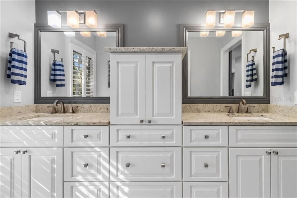 На продажу: $1,999,000 (3 спален, 3 ванн, 4069 Квадратных фут)