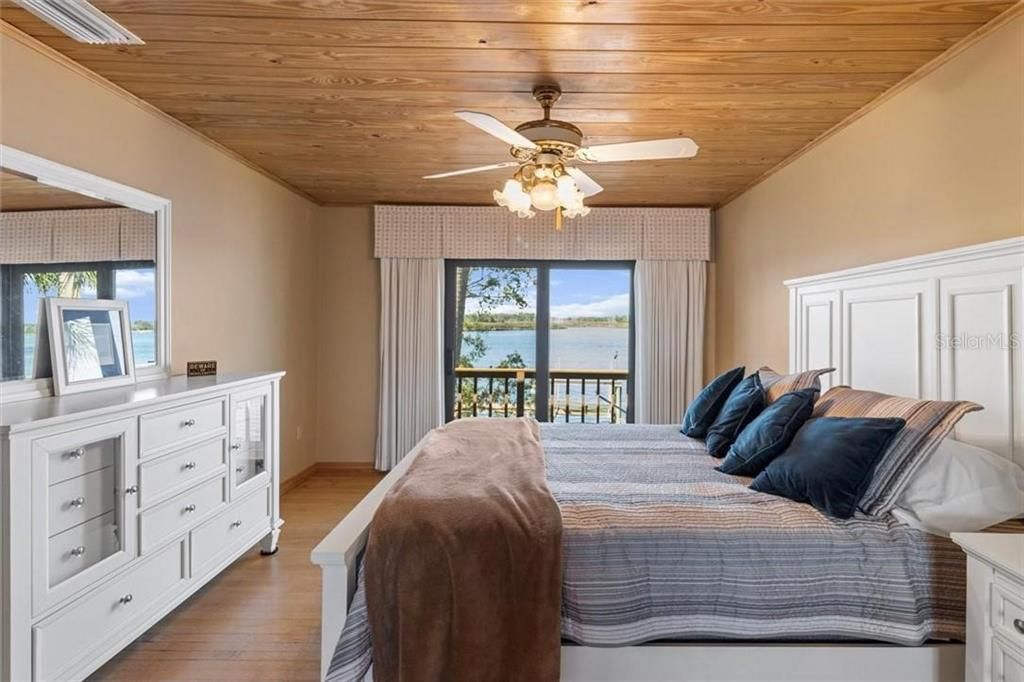 На продажу: $1,999,000 (3 спален, 3 ванн, 4069 Квадратных фут)