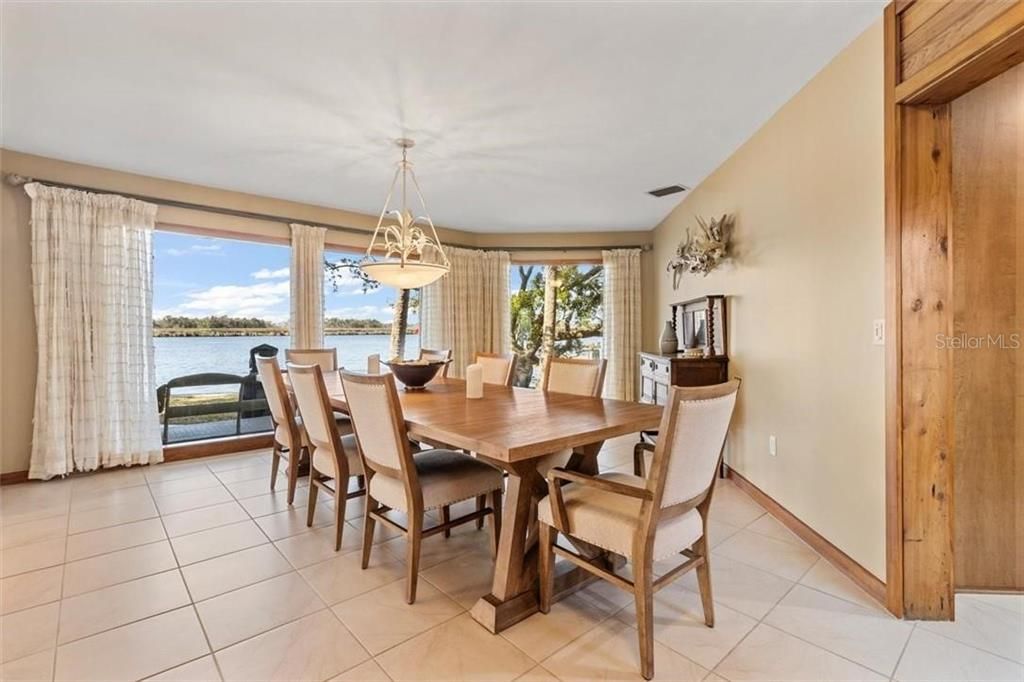 На продажу: $1,999,000 (3 спален, 3 ванн, 4069 Квадратных фут)