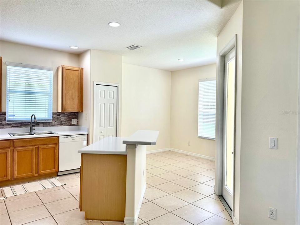 En Venta: $529,000 (4 camas, 3 baños, 2090 Pies cuadrados)