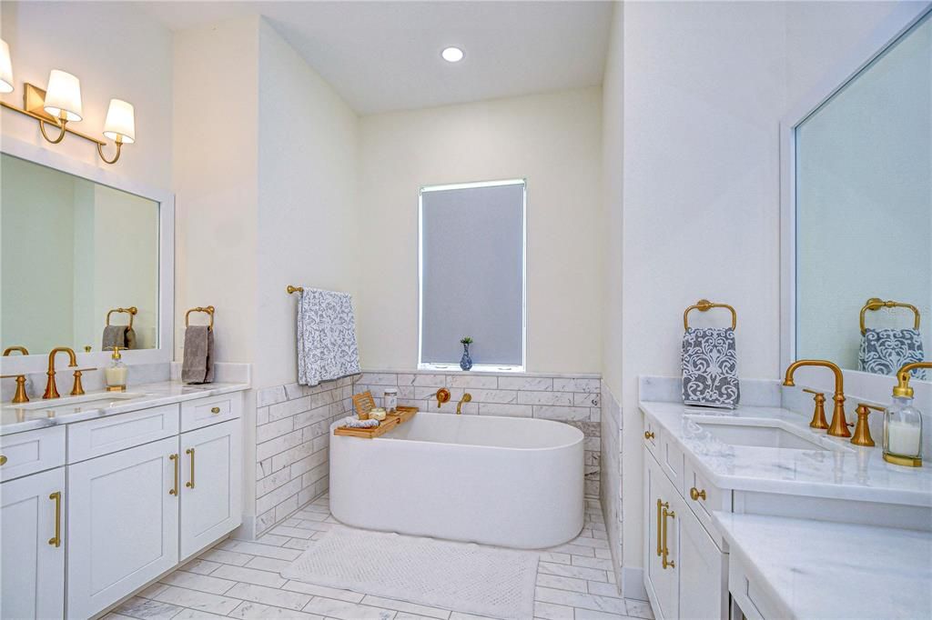 En Venta: $1,299,000 (3 camas, 3 baños, 3351 Pies cuadrados)