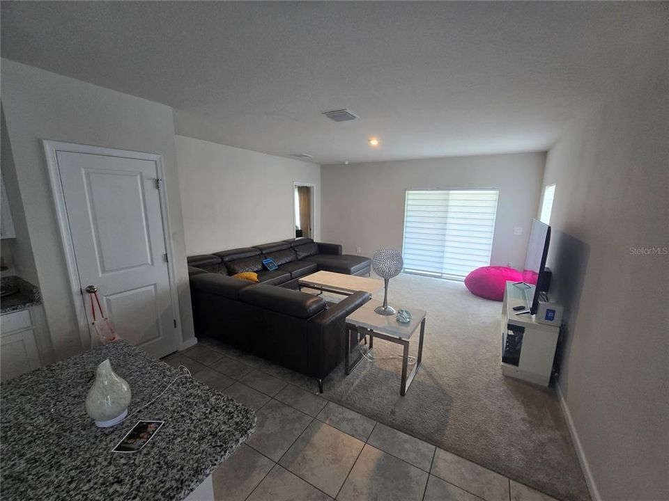 Activo con contrato: $295,000 (3 camas, 2 baños, 1500 Pies cuadrados)