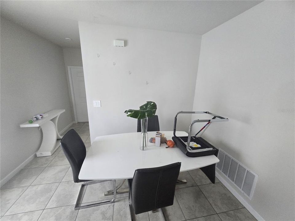 Activo con contrato: $295,000 (3 camas, 2 baños, 1500 Pies cuadrados)