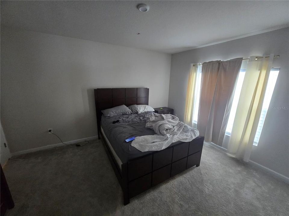 Activo con contrato: $295,000 (3 camas, 2 baños, 1500 Pies cuadrados)