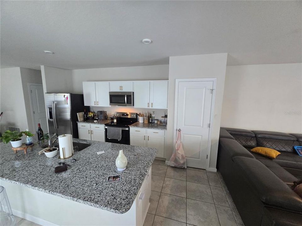 Activo con contrato: $295,000 (3 camas, 2 baños, 1500 Pies cuadrados)