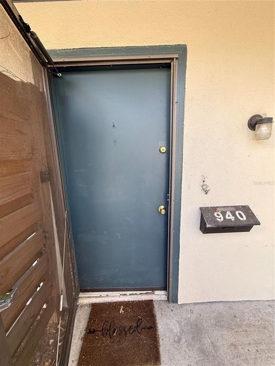 合同活跃: $109,000 (3 贝兹, 2 浴室, 1408 平方英尺)