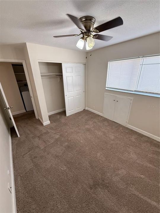 合同活跃: $109,000 (3 贝兹, 2 浴室, 1408 平方英尺)