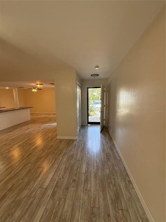 合同活跃: $109,000 (3 贝兹, 2 浴室, 1408 平方英尺)