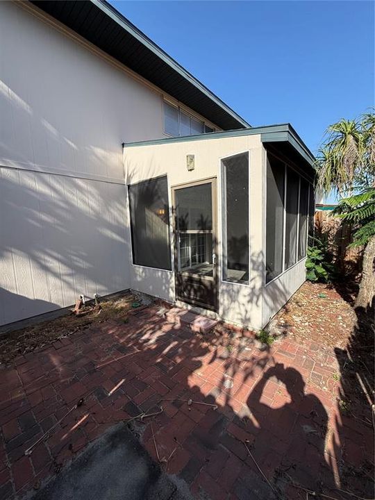 合同活跃: $109,000 (3 贝兹, 2 浴室, 1408 平方英尺)