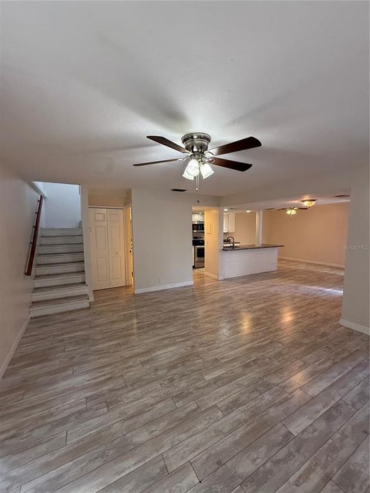 合同活跃: $109,000 (3 贝兹, 2 浴室, 1408 平方英尺)