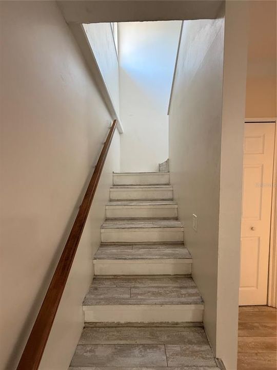 合同活跃: $109,000 (3 贝兹, 2 浴室, 1408 平方英尺)