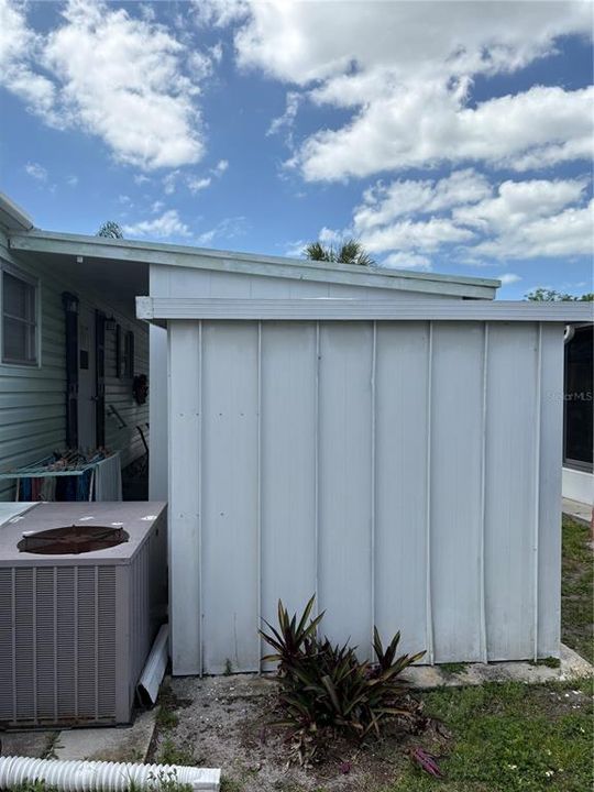 For Sale: $125,000 (2 beds, 1 baths, 672 Square Feet)