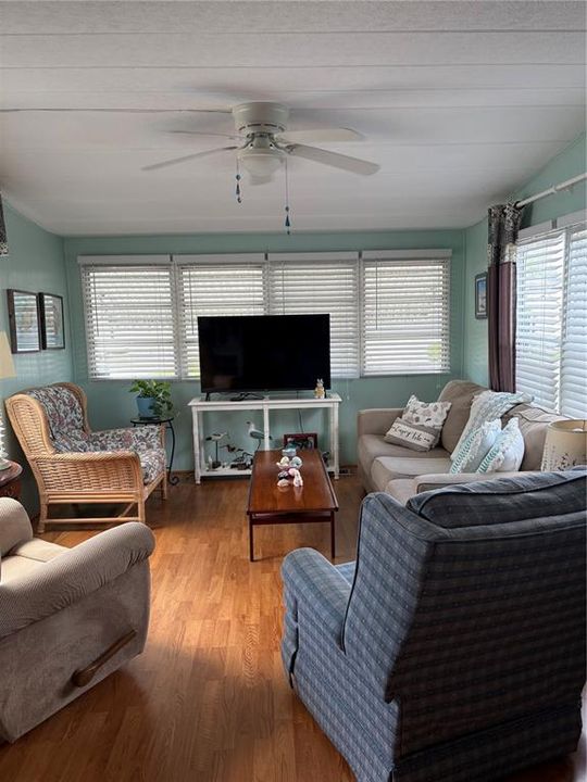 For Sale: $125,000 (2 beds, 1 baths, 672 Square Feet)