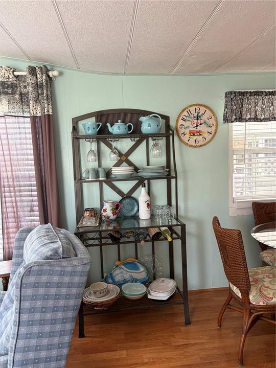 For Sale: $125,000 (2 beds, 1 baths, 672 Square Feet)