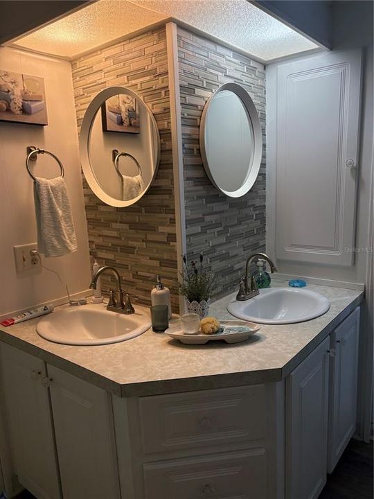 For Sale: $125,000 (2 beds, 1 baths, 672 Square Feet)