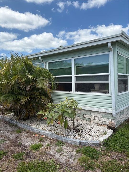 For Sale: $125,000 (2 beds, 1 baths, 672 Square Feet)