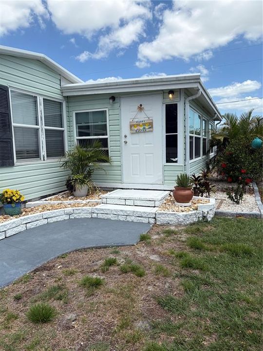 For Sale: $125,000 (2 beds, 1 baths, 672 Square Feet)