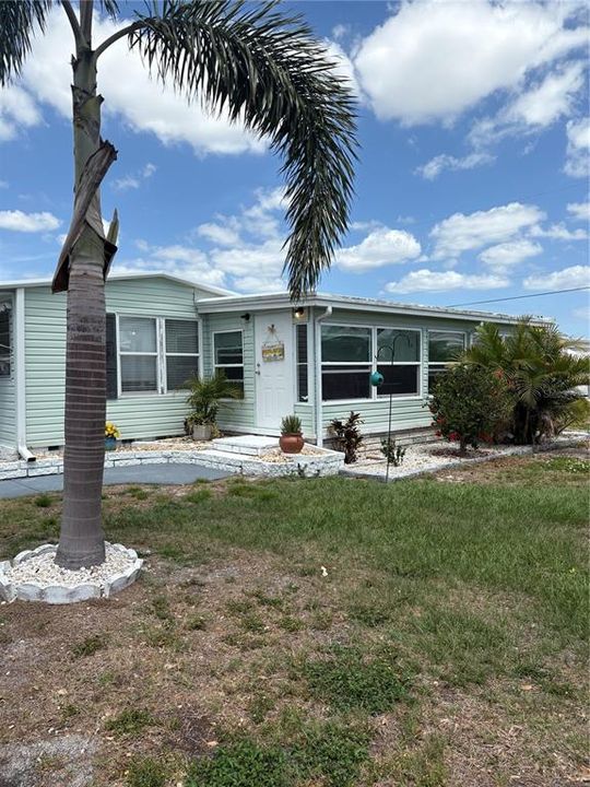 For Sale: $125,000 (2 beds, 1 baths, 672 Square Feet)