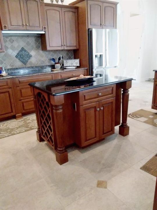 Activo con contrato: $1,129,000 (4 camas, 3 baños, 2563 Pies cuadrados)