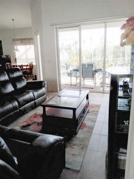 Activo con contrato: $1,129,000 (4 camas, 3 baños, 2563 Pies cuadrados)