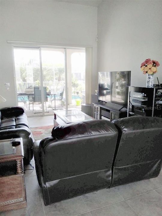 Activo con contrato: $1,129,000 (4 camas, 3 baños, 2563 Pies cuadrados)