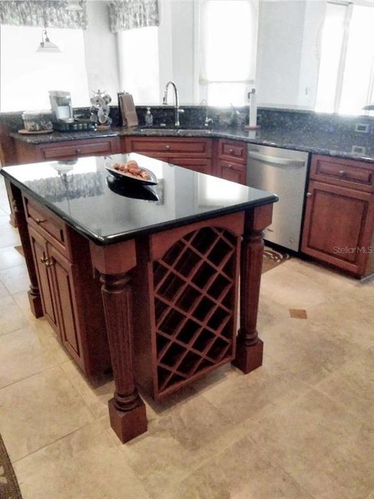 Activo con contrato: $1,129,000 (4 camas, 3 baños, 2563 Pies cuadrados)