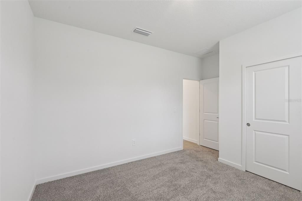 Под контрактом: $386,990 (4 спален, 3 ванн, 2193 Квадратных фут)