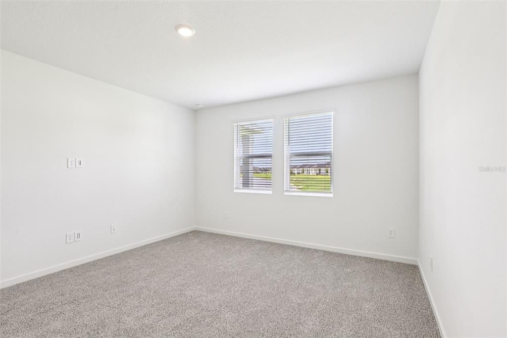 Под контрактом: $386,990 (4 спален, 3 ванн, 2193 Квадратных фут)