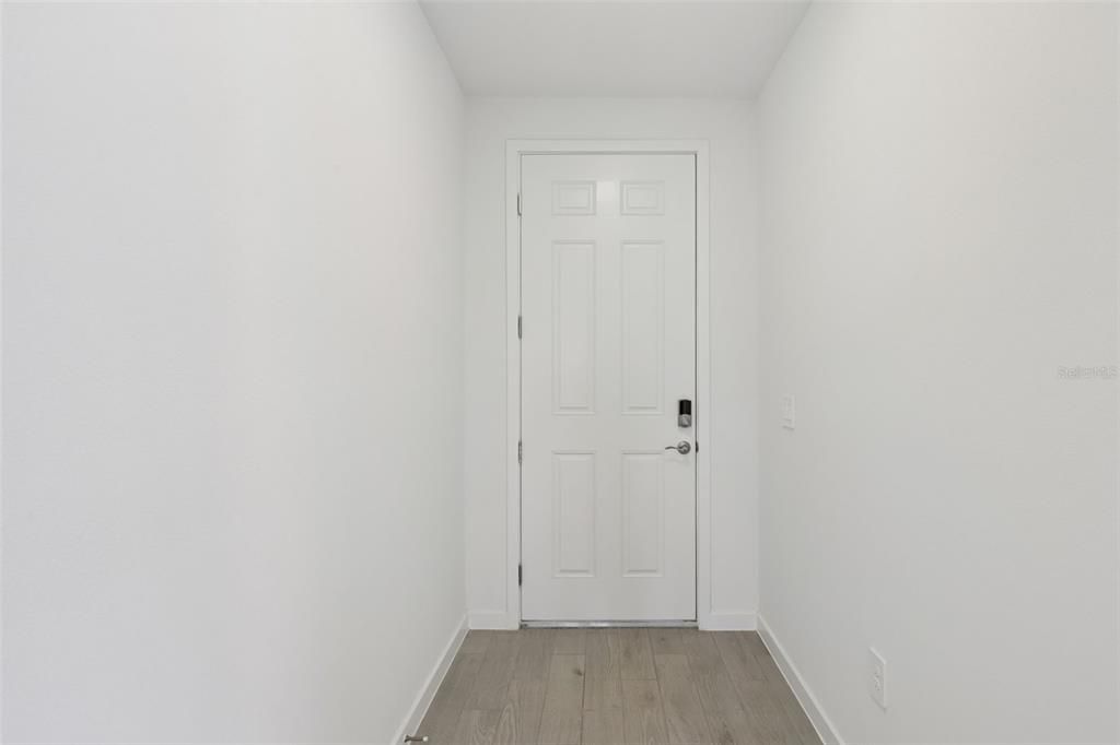 Под контрактом: $386,990 (4 спален, 3 ванн, 2193 Квадратных фут)