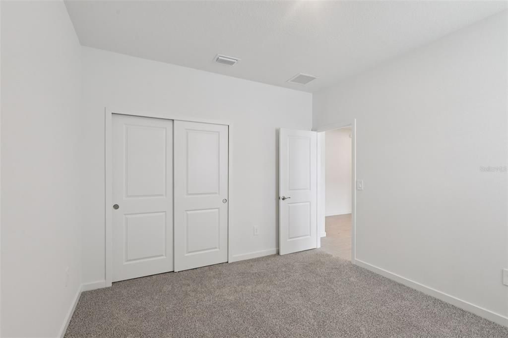 Под контрактом: $386,990 (4 спален, 3 ванн, 2193 Квадратных фут)