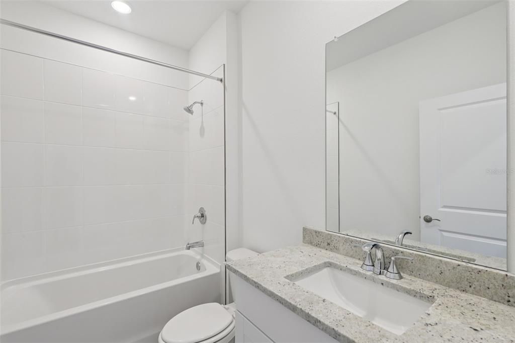 Под контрактом: $386,990 (4 спален, 3 ванн, 2193 Квадратных фут)