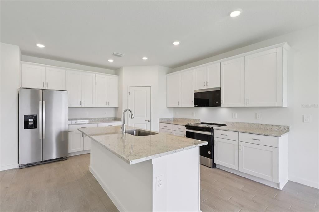 Под контрактом: $386,990 (4 спален, 3 ванн, 2193 Квадратных фут)