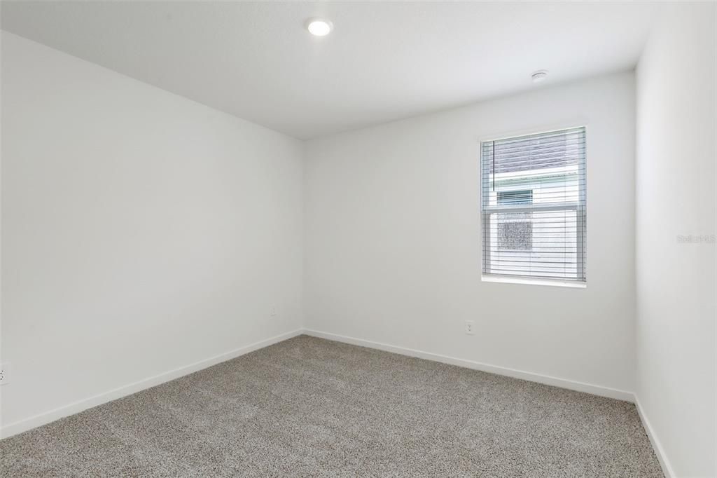 Под контрактом: $386,990 (4 спален, 3 ванн, 2193 Квадратных фут)