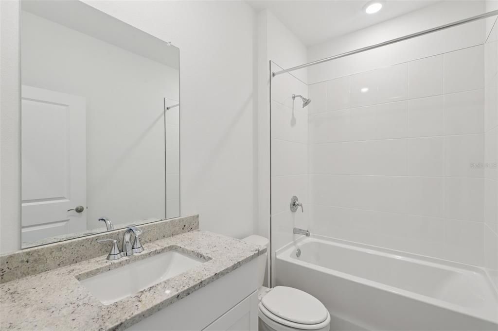 Под контрактом: $386,990 (4 спален, 3 ванн, 2193 Квадратных фут)