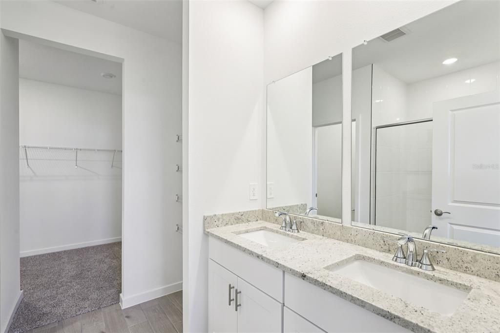 Под контрактом: $386,990 (4 спален, 3 ванн, 2193 Квадратных фут)