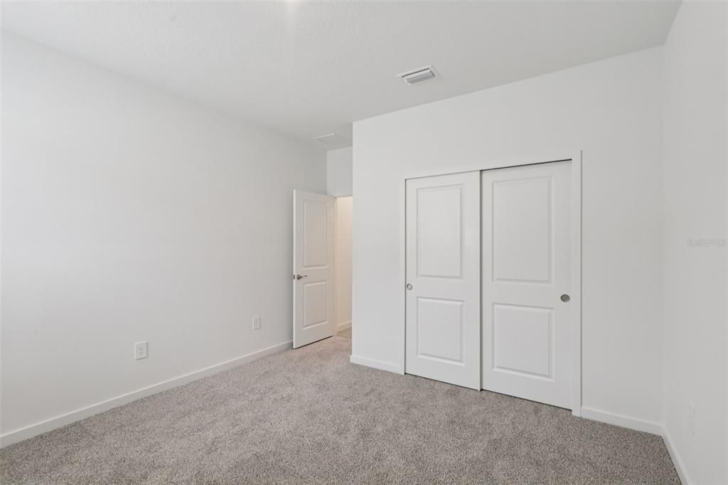 Под контрактом: $386,990 (4 спален, 3 ванн, 2193 Квадратных фут)